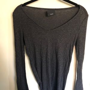 Gray v neck long sleeve top
